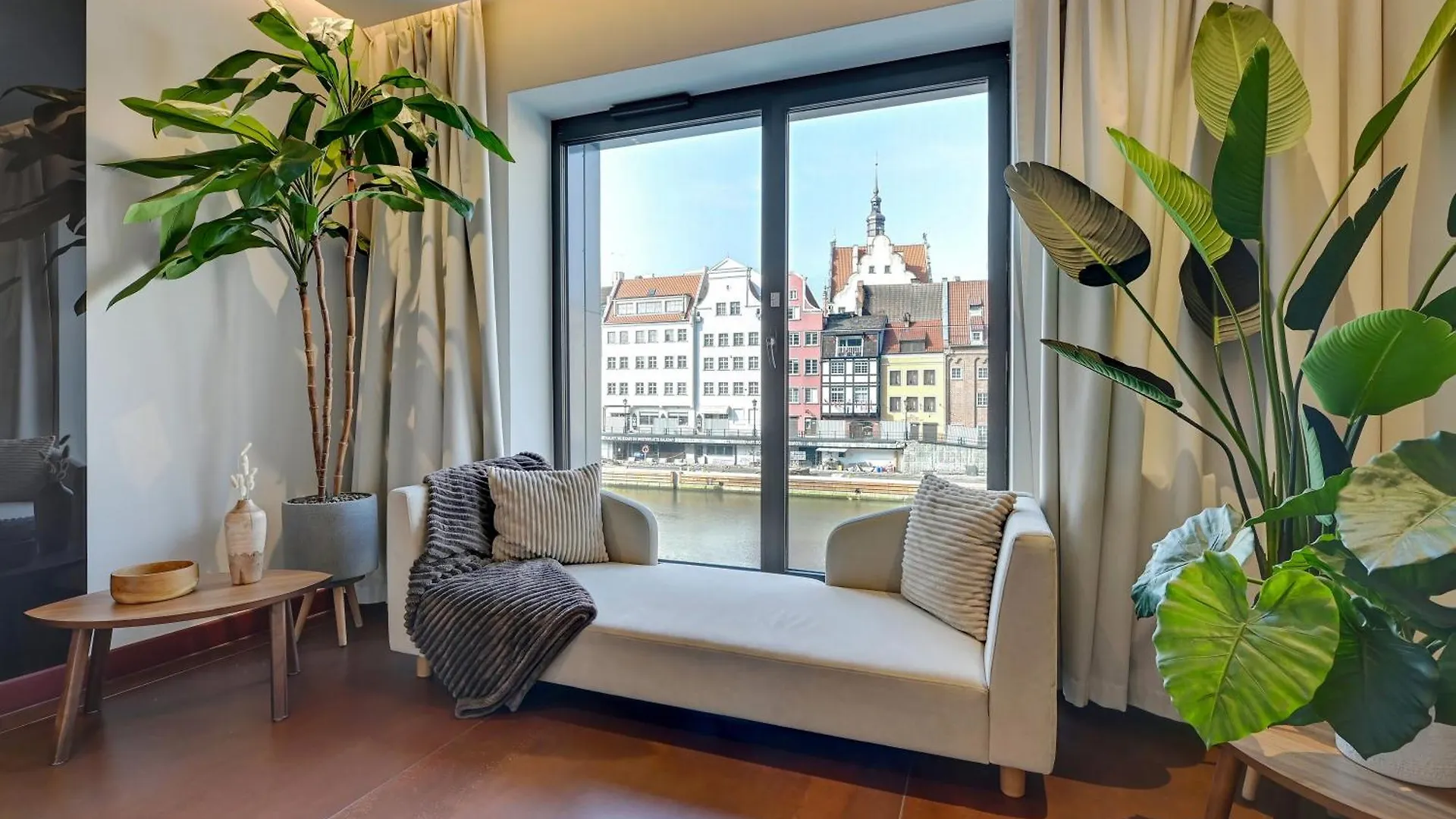 Deo Plaza Premium Suites, Riverside & Radisson Spa By Downtown Apartments Gdansk Poland