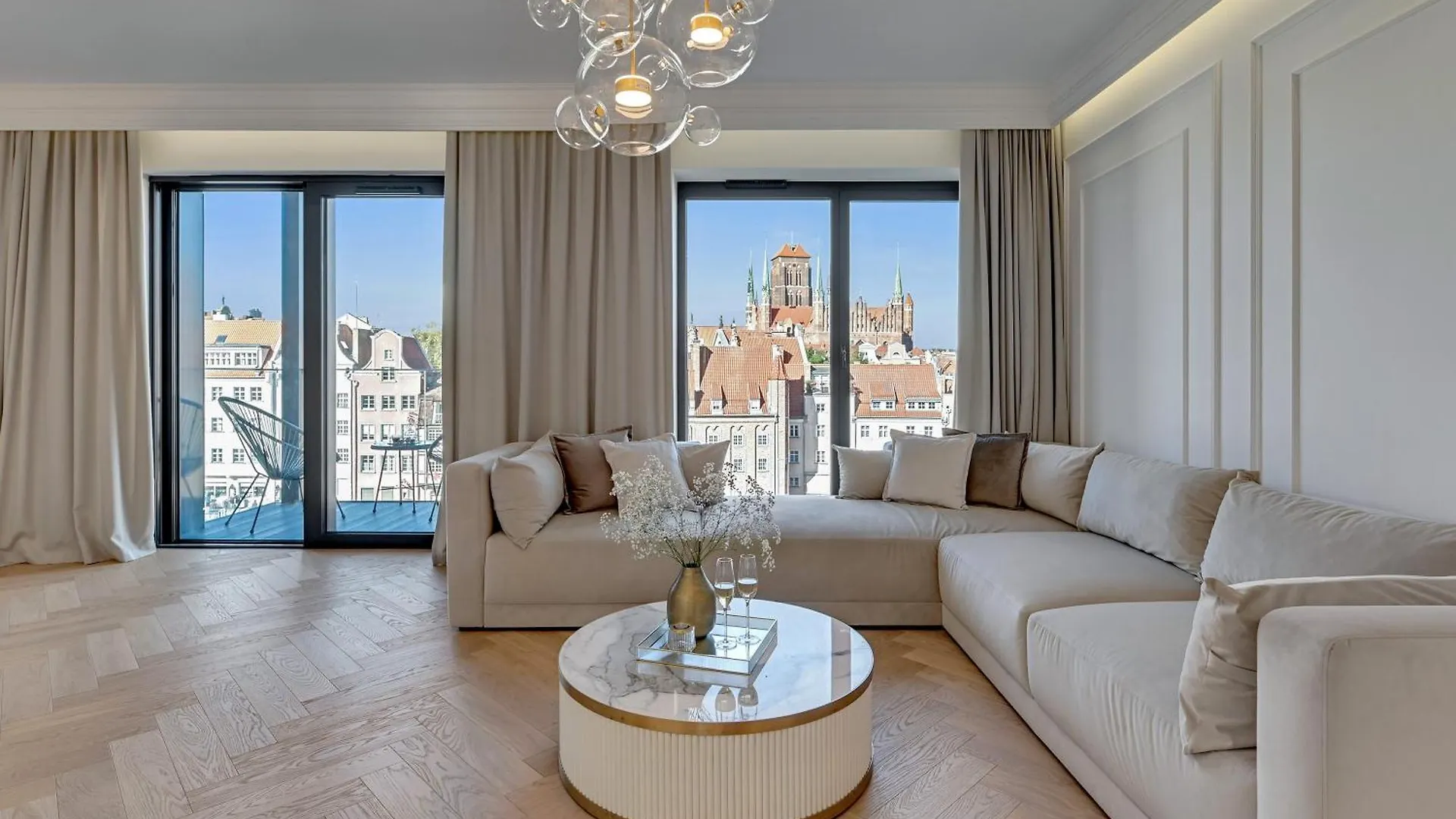 Deo Plaza Premium Suites, Riverside & Radisson Spa By Downtown Apartments غدانسك